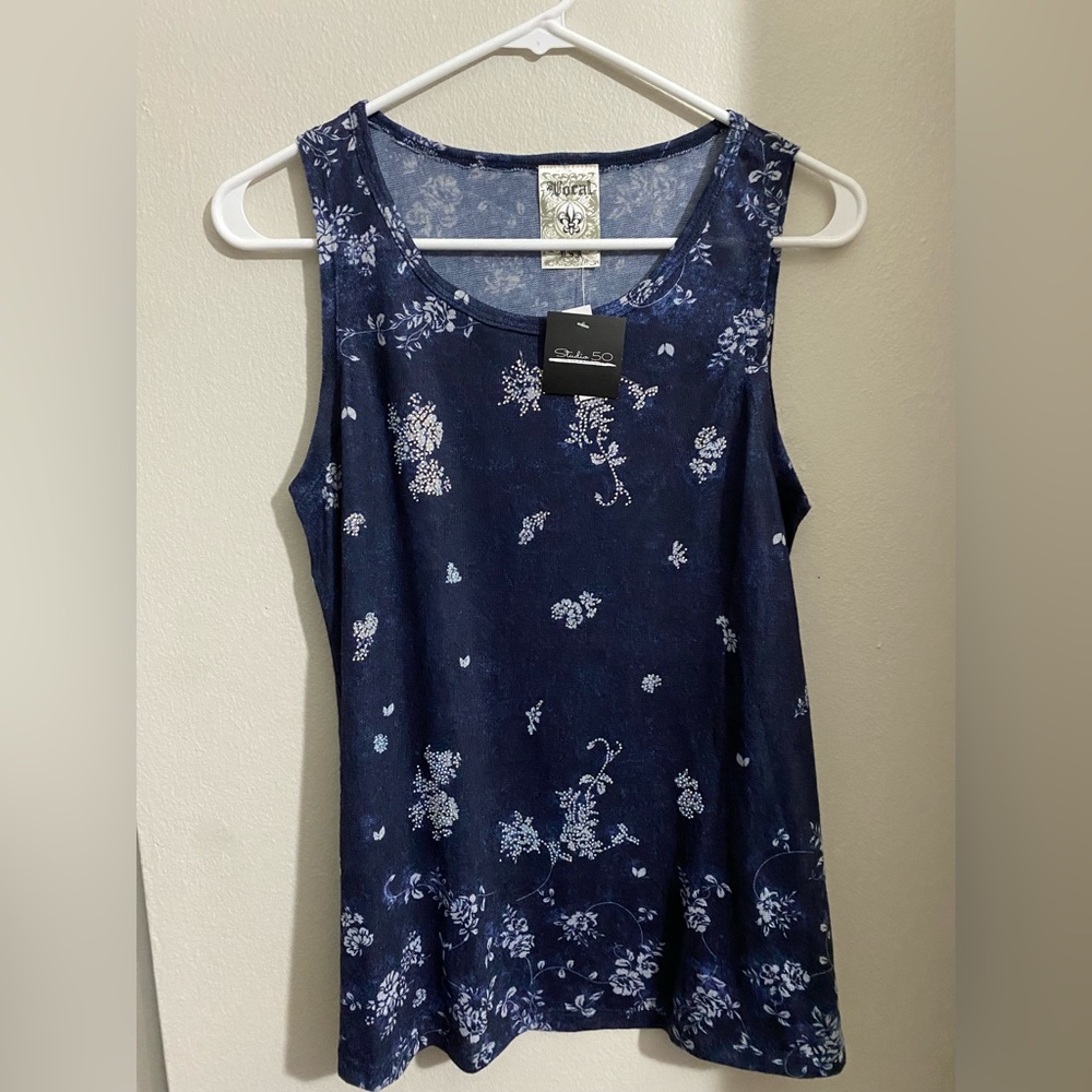 NWT Women’s Sleeveless Blue bejeweled floral top size Medium